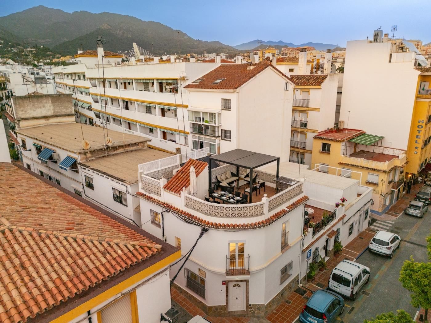 Mediterranean atmosphere with open views from the rooftop solarium